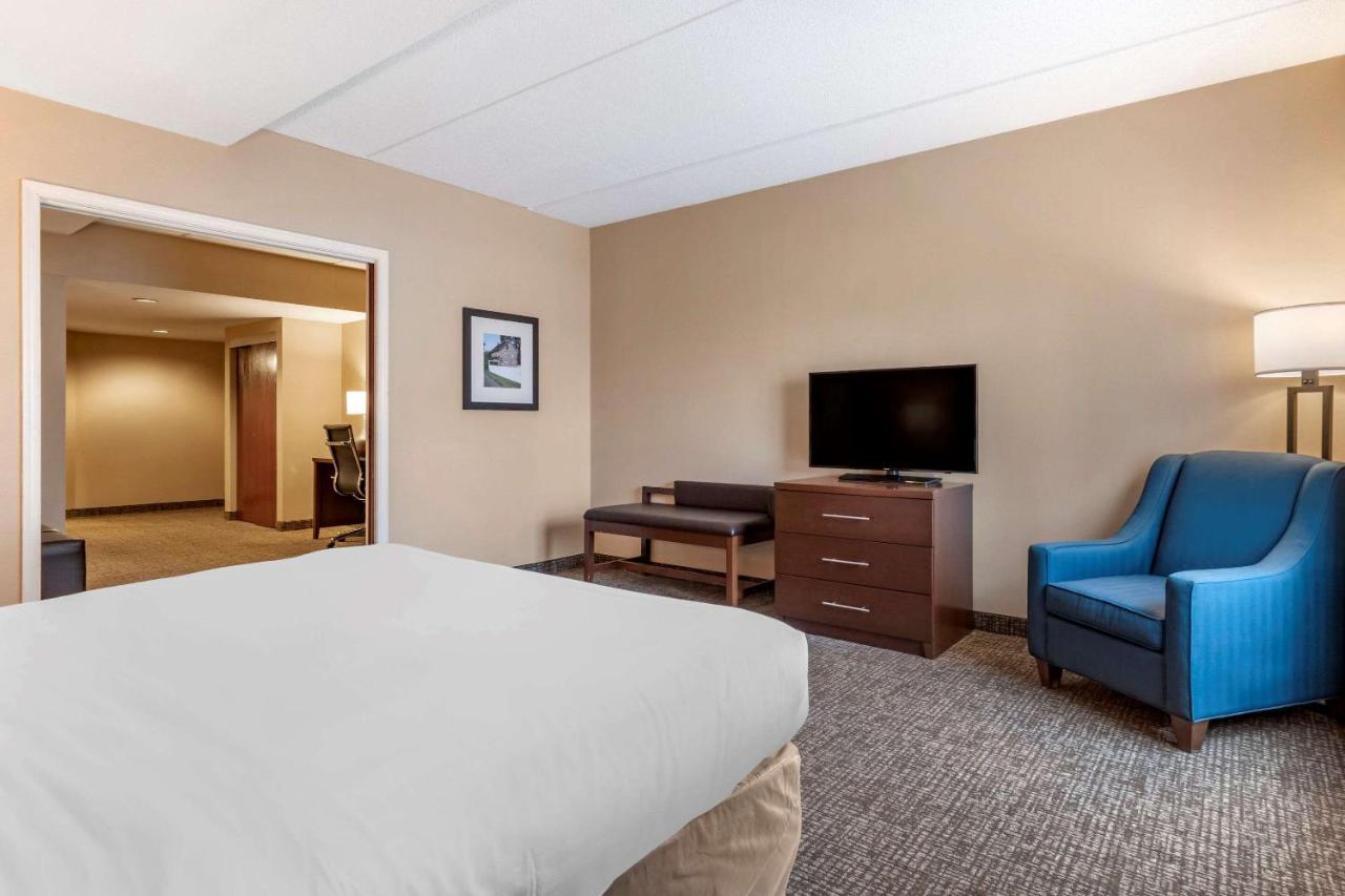 Comfort Suites Downtown Карлайл Екстер'єр фото