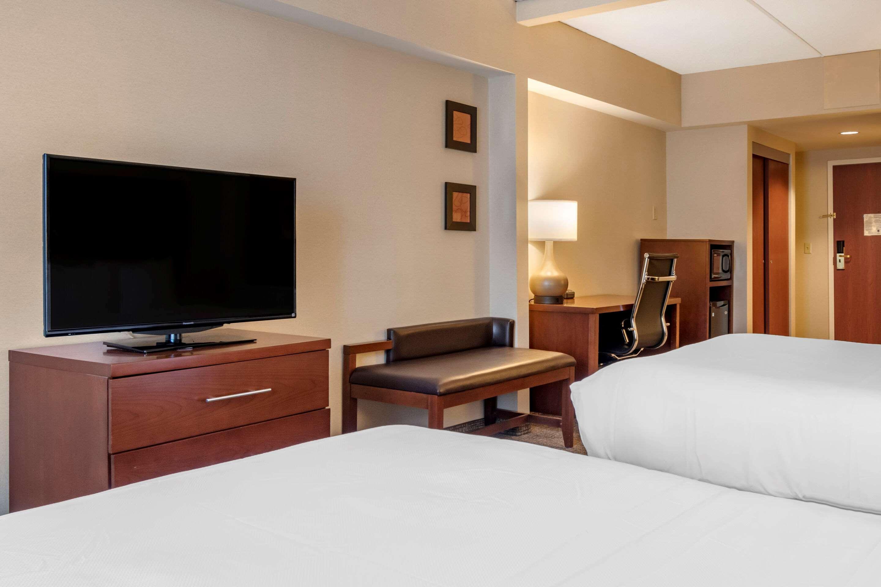 Comfort Suites Downtown Карлайл Екстер'єр фото